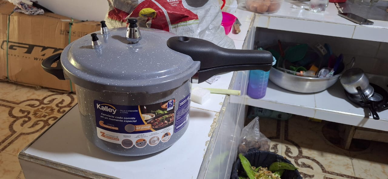 Olla Kalley 6L Esmaltada llegada a la cocina de compradora colombiana